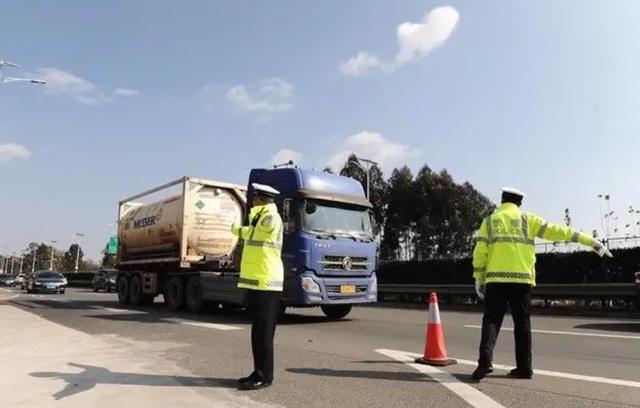 城市配送的“路权”之困 轻型封闭货车限行规定与标准全解析